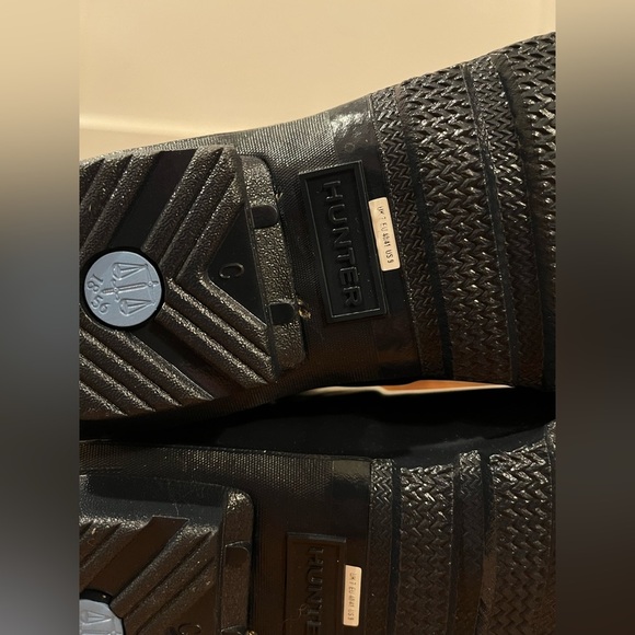 Hunter tall rain boots in navy blue - Picture 9 of 10